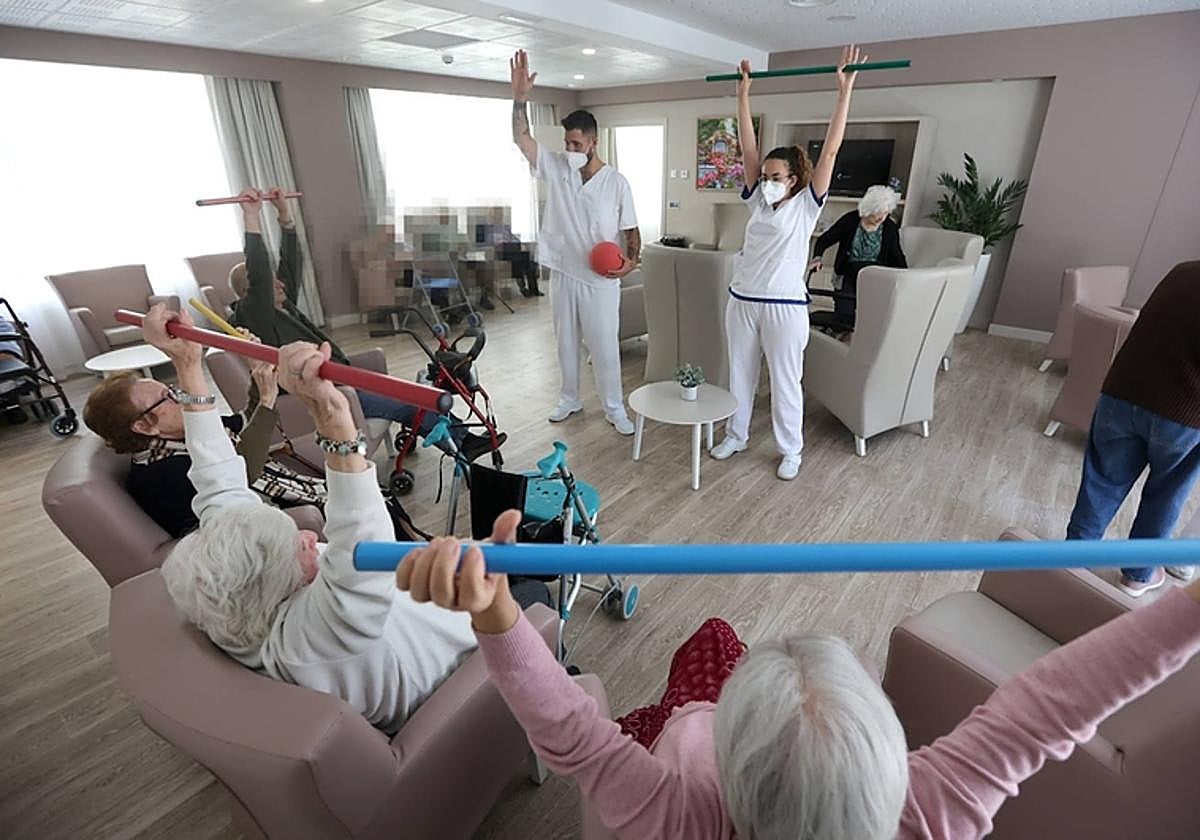 Average monthly cost in a Malaga care home exceeds 2,000 euros Sur in